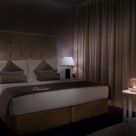 Damac Maison The Vogue Dubai Exterior foto A bedroom at the hotel