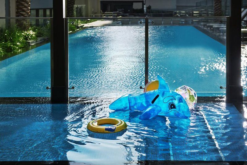 Damac Maison The Vogue Dubai Exterior foto The swimming pool at the Ritz-Carlton, Singapore