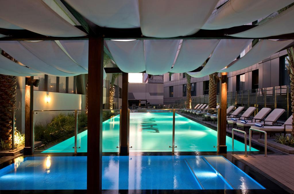 Damac Maison The Vogue Dubai Exterior foto The pool at the hotel
