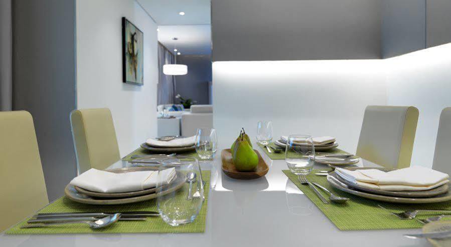 Damac Maison The Vogue Dubai Exterior foto A table set for a meal