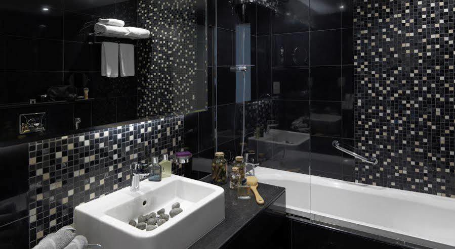 Damac Maison The Vogue Dubai Exterior foto Bathroom