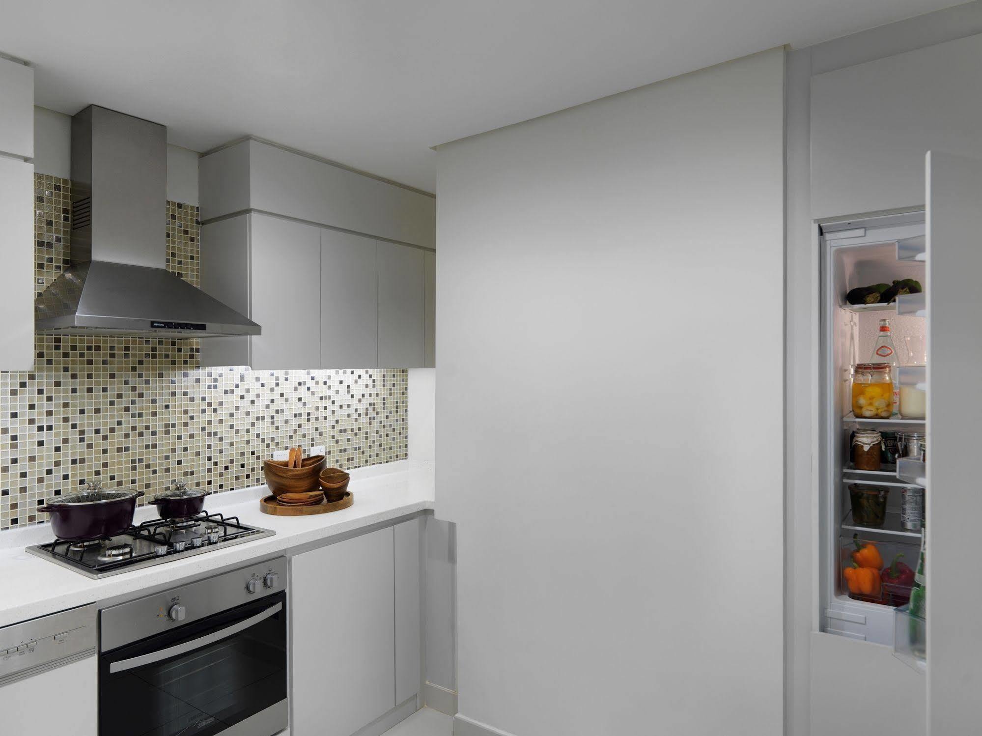 Damac Maison The Vogue Dubai Exterior foto A built-in refrigerator